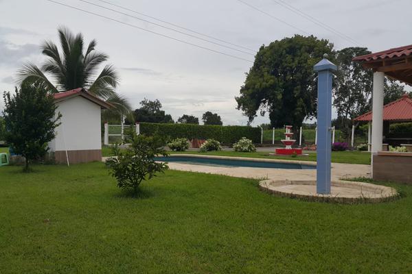 LA VICTORIA, SE VENDE HERMOSA FINCA A PUERTA CERRADA