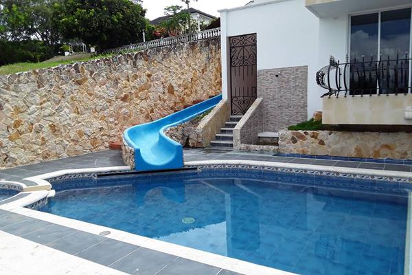 BARRIO CIUDAD CAMPESTRE, SE VENDE CASA LUJOSA