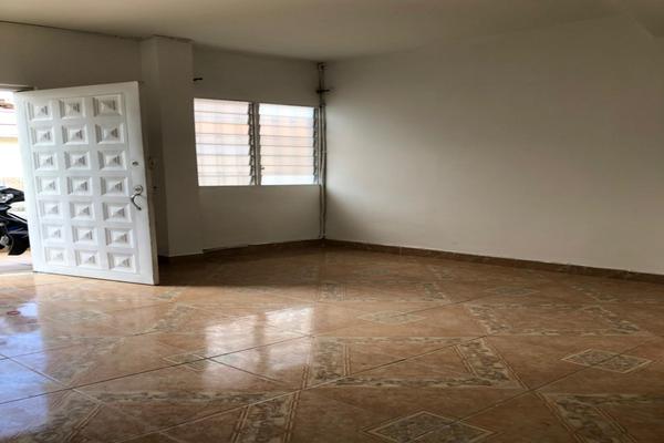 VICTORIA, SE VENDE CASA BIFAMILIAR