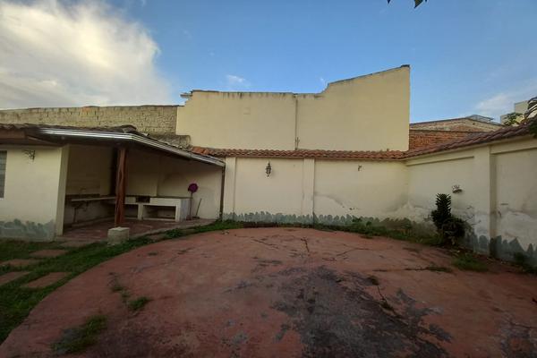 SE VENDE GRAN CASA COMERCIAL EN EL BARRIO SALESIANOS