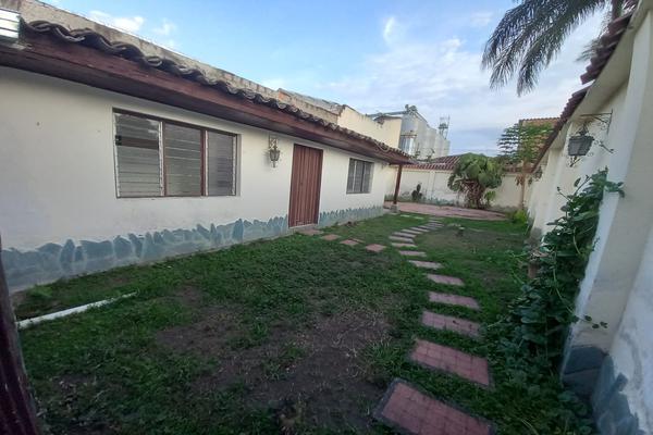 SE VENDE GRAN CASA COMERCIAL EN EL BARRIO SALESIANOS
