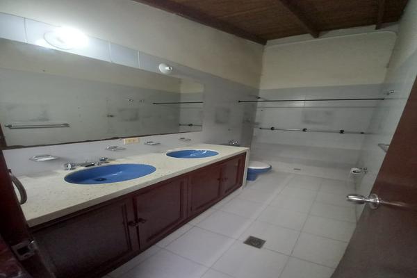 SE VENDE GRAN CASA COMERCIAL EN EL BARRIO SALESIANOS