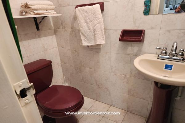 SE VENDE CASA UNIFAMILIAR ESQUINERA EN EL ALVERNIA