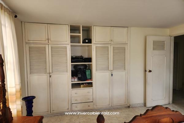 SE VENDE CASA UNIFAMILIAR ESQUINERA EN EL ALVERNIA